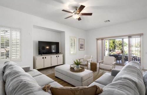 Chandler House | Gorgeous Lakefront Paradise w Pool & Views