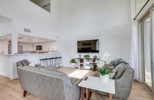 April Sound House | Gorgeous Lakefront Townhome w/Pool Access & Views
