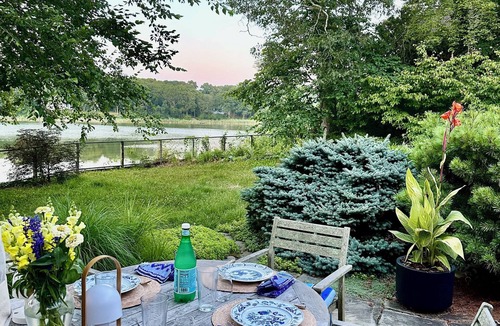 East Marion House | Gorgeous lakefront retreat