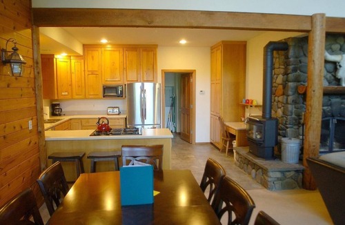 Maple Falls House | Gorgeous Lakefront Cabin