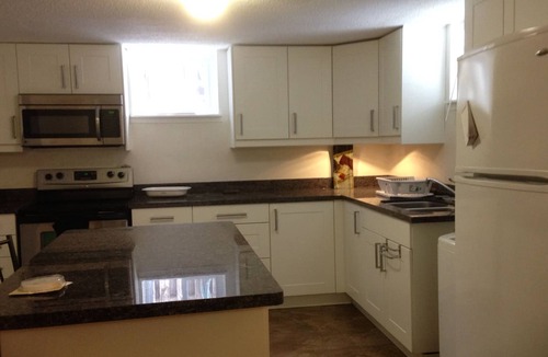 Ottawa Division House | Gorgeous large two bedroom apartment on Britannia Beach!
