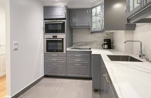 Quartier du Gros-Caillou Apartment | Gorgeous Light-Filled 2 Bedroom in the Sought-After Left Bank