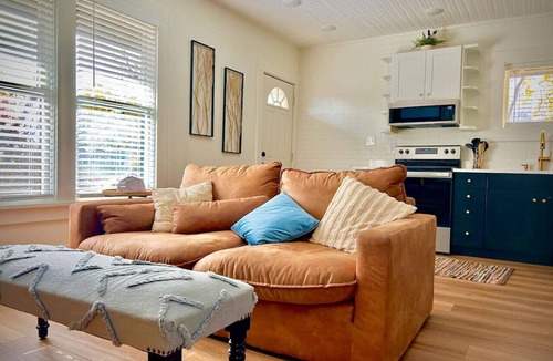 Sherman Apartment | Gorgeous loft, downtownSherman,washer/dryer, WiFi