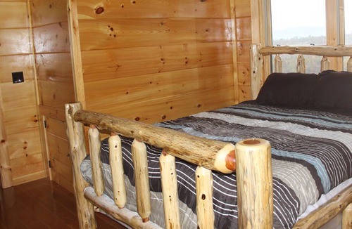 Dobson Cabin | Gorgeous Log Cabin - Mt. Airy - Blue Ridge Mountain Views - Retreats & Reunions