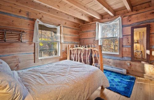 Vesta House | Gorgeous Log Cabin - Wineries, Dan River, Hiking
