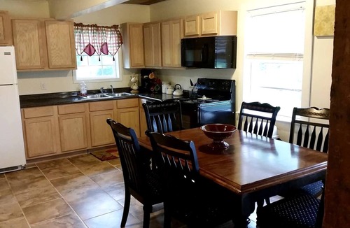 Woden House | Gorgeous Log Cabin Rental near Nacogdoches for a Texas Family Vacation