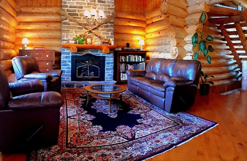 Georgeville Ski Chalet | Gorgeous Log Home Available for Monthly Rental