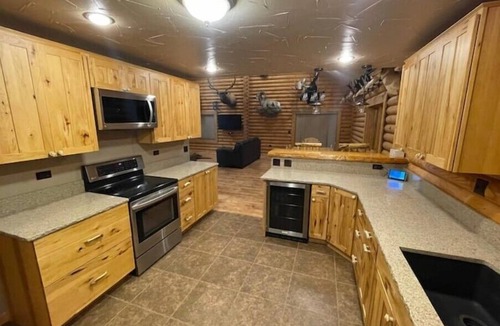 Thermopolis Cabin | Gorgeous Log Home with Incredible Viewsn