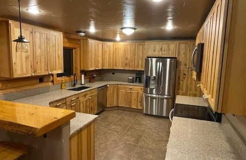Thermopolis Cabin | Gorgeous Log Home with Incredible Viewsn