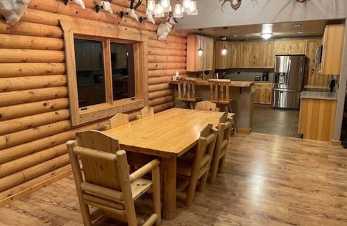 Thermopolis Cabin | Gorgeous Log Home with Incredible Viewsn