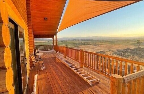 Thermopolis Cabin | Gorgeous Log Home with Incredible Viewsn