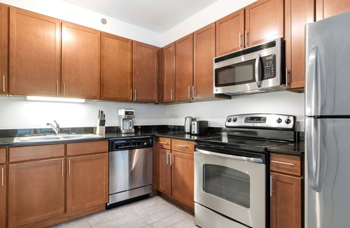Downtown Chicago Apartment | Gorgeous Loop 1BR w/Pool, Gym, nr. Financial District, by Blueground