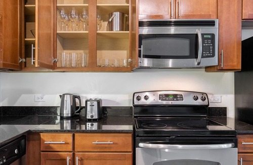 Downtown Chicago Apartment | Gorgeous Loop 1BR w/Pool, Gym, nr. Financial District, by Blueground