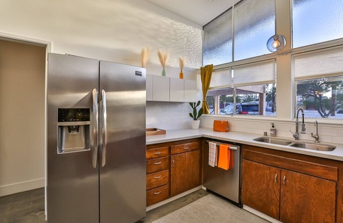Winchester House | GORGEOUS Mid Century - Close to Strip - Golf - Views - Superhost Status - WOW