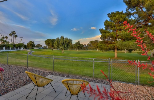 Winchester House | GORGEOUS Mid Century - Close to Strip - Golf - Views - Superhost Status - WOW