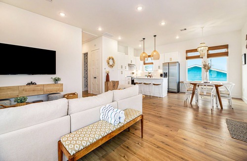 San Luis House | Gorgeous & Modern 3BR | Steps to the Beach | Large Deck | Modern