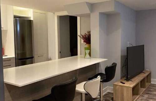 Oakwood Village Apartment | Gorgeous Modern Apartment in Downtown Toronto!n