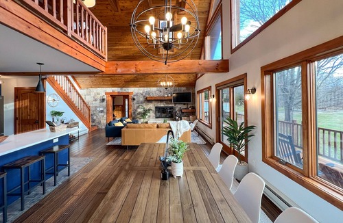 Windham Ski Chalet | Gorgeous Modern Lodge - Mt View, Hot Tub, Firepit, Game Rm - 5 Min to Skiing