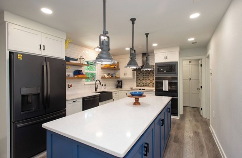 Gun Barrel City House | Gorgeous Modern Lakeside Getaway in Gun Barrel City