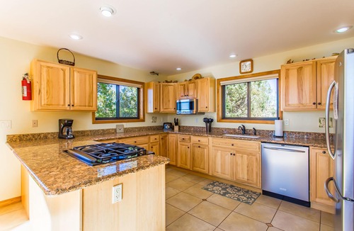 Woodland Park House | Gorgeous Mountain Cabin on 35 acres! Hot-tub & Spectacular views of Pikes Peak!