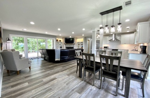 Hot Springs House | Gorgeous Mountain View, 6 Private acres, Close to Downtown!