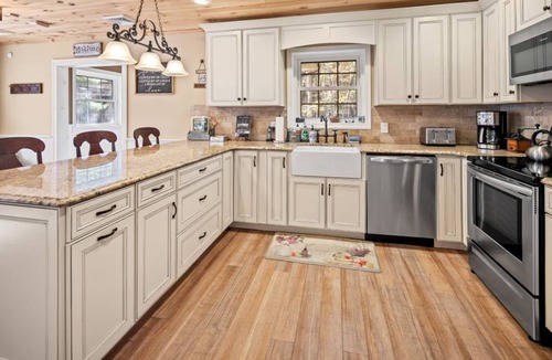 Lackawaxen House | Gorgeous Mountain Views on a quiet cul-de-sac