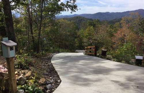 Swannanoa House | Gorgeous Mountain Views on 5 Acres