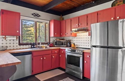 Gilboa House | Gorgeous Mountains Views & Private Stream in Secluded Oasis