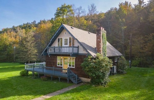 Gilboa House | Gorgeous Mountains Views & Private Stream in Secluded Oasis