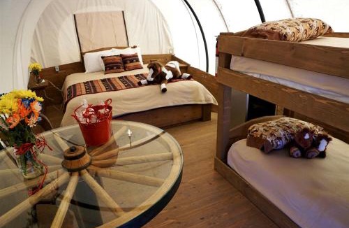 South Oklahoma City House | Gorgeous Nature Getaways in this Wonderful Covered Wagon Rental for 4 in Moore, Oklahoma