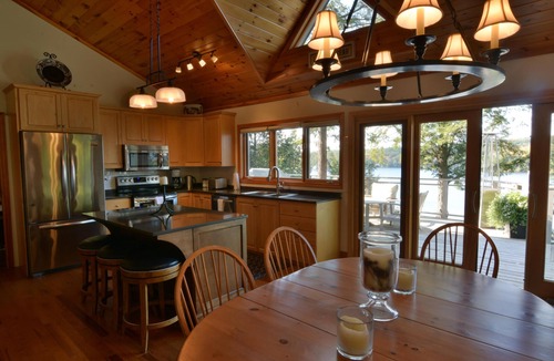 Seguin Cottage | Gorgeous New Build on Rosseau with Pictuesque Views! Sunset Deck! Sleeps 12!