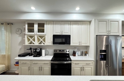 Washington House | Gorgeous NEW Entire House 4-Bedrooms with Parking