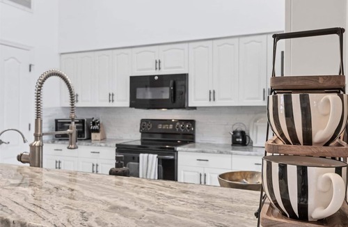 Pebble Beach House | Gorgeous Newly Remodeled 3bd/2ba Golf Course, Heated Pool, Gulf Beaches, Pets Ok