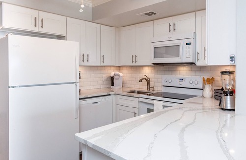 Jacksonville Beach Condo | GORGEOUS Oceanfront 100% renovated 2/2 w/garage, elevator, pool, has EVERYTHING