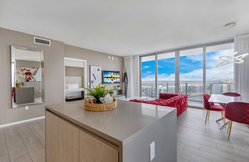 Hallandale Beach Apartment | ★★★★★GORGEOUS OCEAN-VIEW 2BD CONDO. MIN TO BEACH