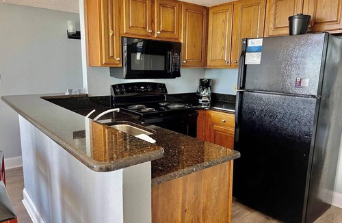Golden Mile Condo | Gorgeous Oceanfront Suite! 1Br Condo/Dog friendly
