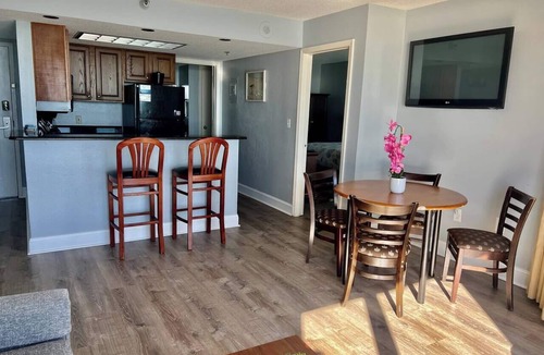 Golden Mile Condo | Gorgeous Oceanfront Suite! 1Br Condo/Dog friendly