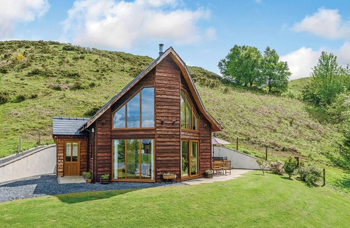 Caersws Ski Chalet | Gorgeous open plan two storey lodge.