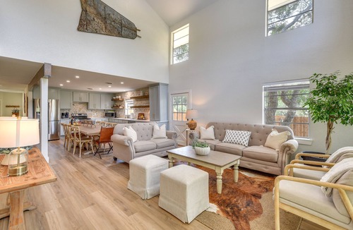 Palo Pinto House | Gorgeous Palo Pinto Home w/Private Hot Tub!