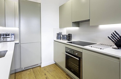 London Borough of Ealing Apartment | Gorgeous Perivale Apartment