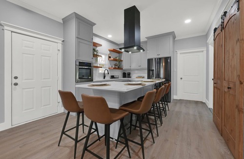 Northside House | Gorgeous Pet friendly Gated Home