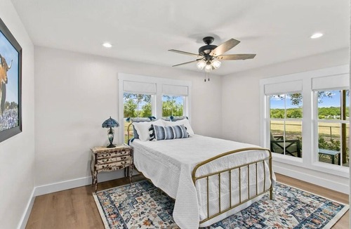 Warrenton Other | Gorgeous piece of Round Top Heaven