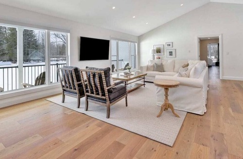 Pakenham House | Gorgeous private retreat with hot tub