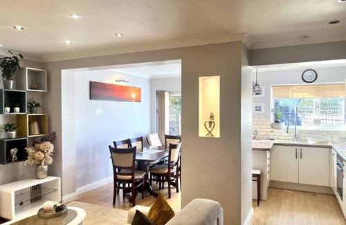 Whitefoot Apartment | Gorgeous Private Apartment with Jacuzzi bath