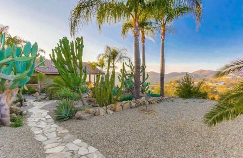 Lakeside House | Gorgeous Private Estate with Pool & Pickleball Court