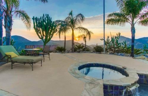 Lakeside House | Gorgeous Private Estate with Pool & Pickleball Court