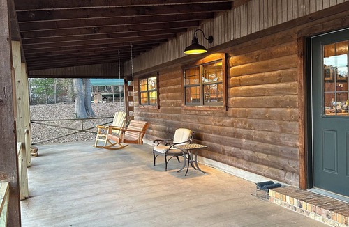 Lafayette County Cabin | Gorgeous private getaway