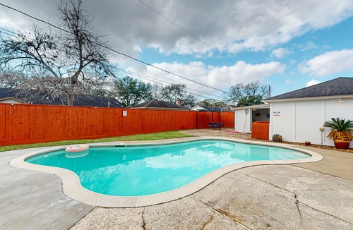Chinatown House | Gorgeous private home with private pool and close to everything