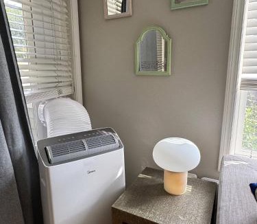 West Queen Anne House | Gorgeous Queen Anne Townhouse - Rooftop Deck!