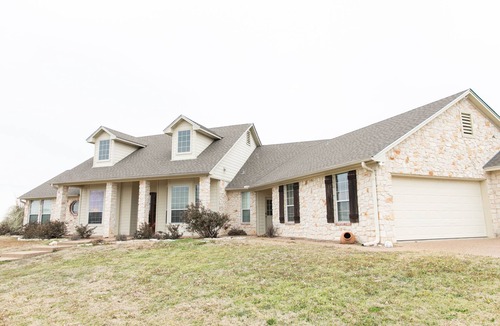 McLennan County House | Gorgeous Ranch House on 18 acres